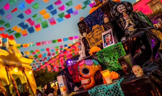 Día de muertos en Xochimilco, donde la memoria florece: el alma de México entre canales, leyendas y tradiciones