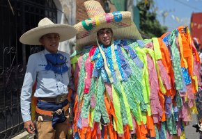 60 Años de Fe, Jolgorio y Tradición: El Señor de los Milagros Hace Vibrar al Barrio de San Francisco en La Magdalena Contreras