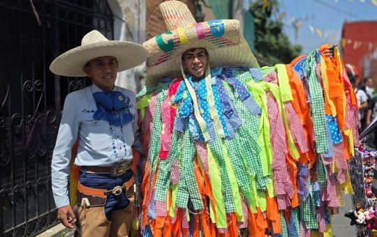 60 Años de Fe, Jolgorio y Tradición: El Señor de los Milagros Hace Vibrar al Barrio de San Francisco en La Magdalena Contreras