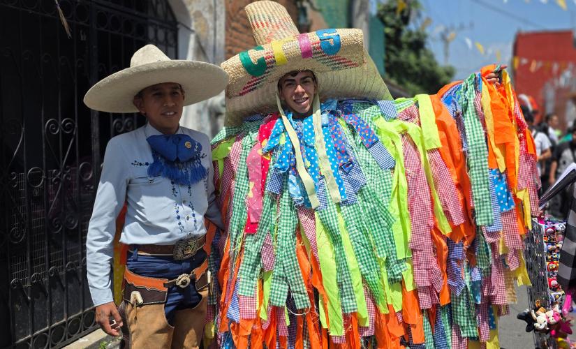 60 Años de Fe, Jolgorio y Tradición: El Señor de los Milagros Hace Vibrar al Barrio de San Francisco en La Magdalena Contreras