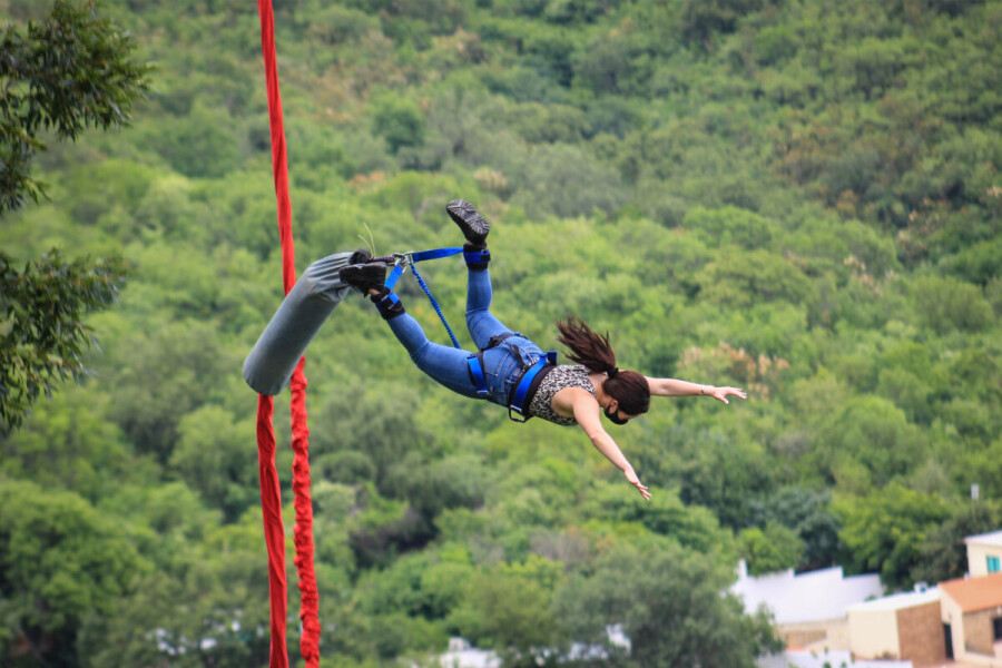 En Nuevo León salta desde el bungee más alto de México